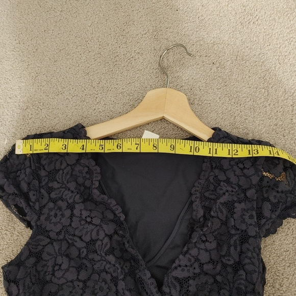 ✅✅ SOLD ✅✅ H&M MAMA Nursing Dress - Picture 4 of 7